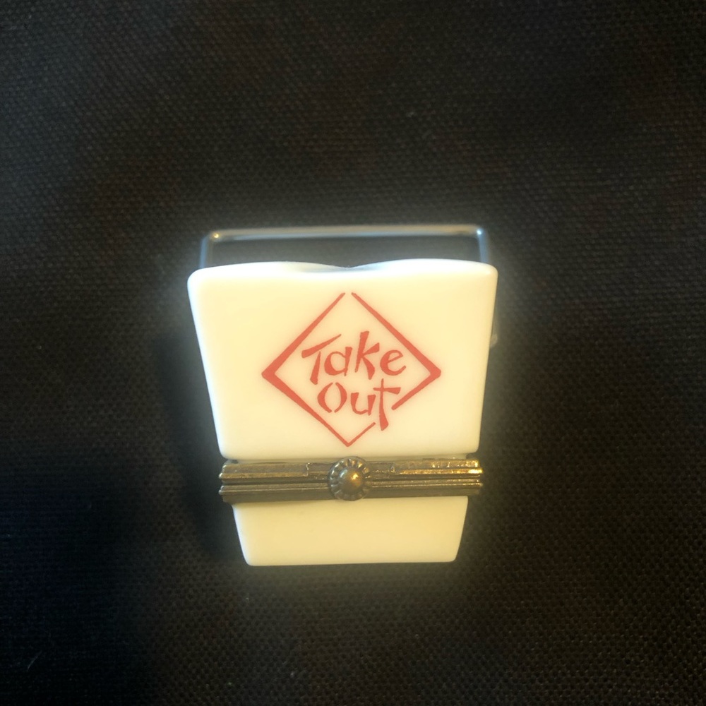 Take out box porcelain hinge box